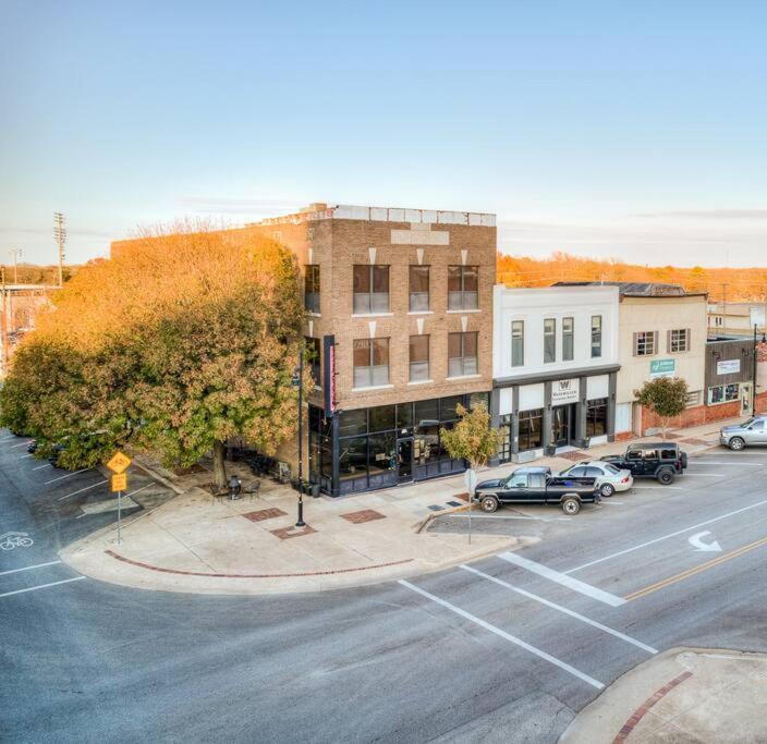 Deluxe Studio In Historic Downtown Building! Bartlesville Exterior photo